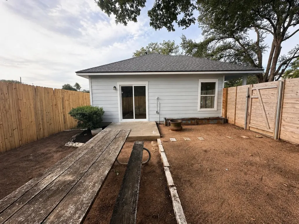 1122 Mansell Avenue Austin TX 78721