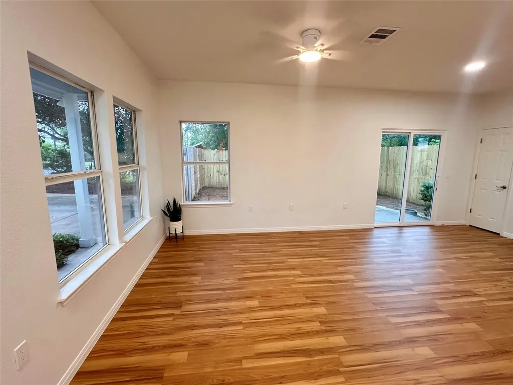 1122 Mansell Avenue Austin TX 78721