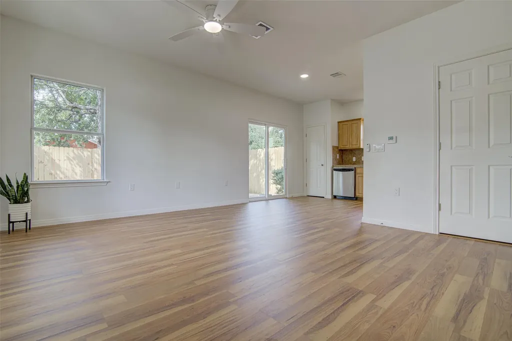 1122 Mansell Avenue Austin TX 78721