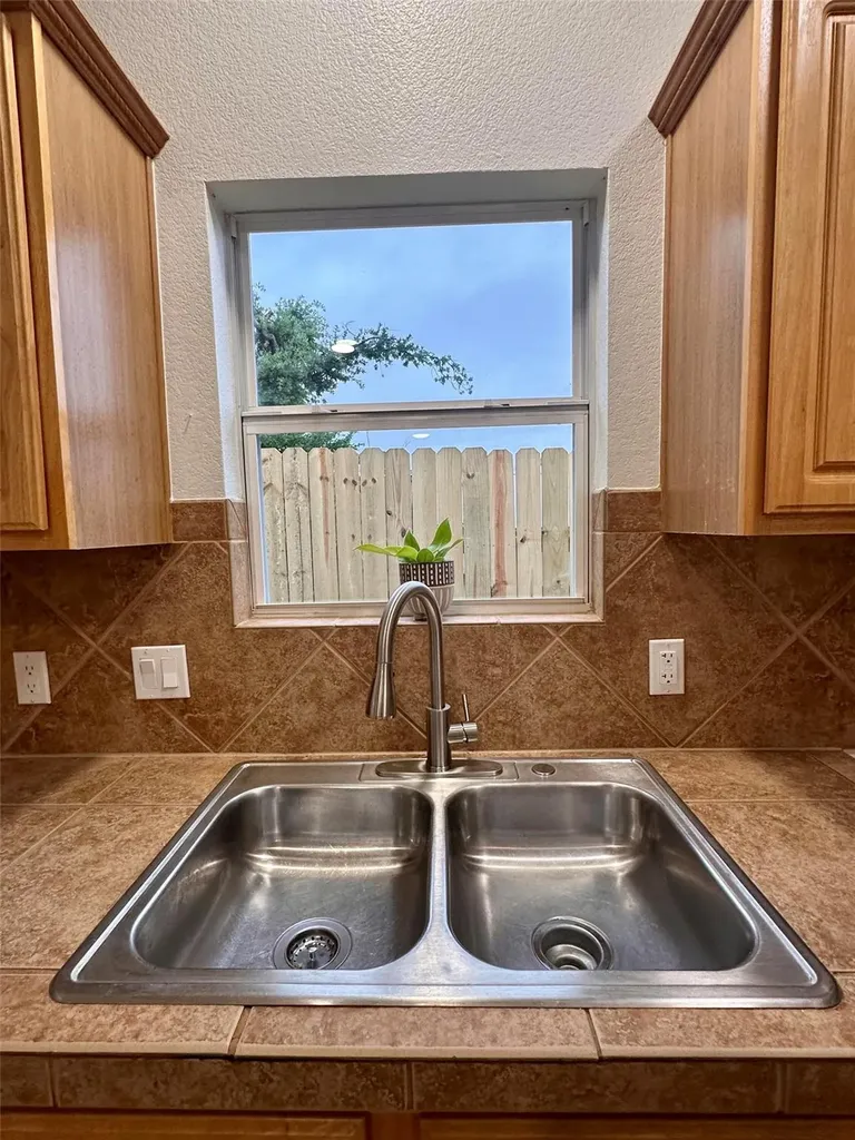 1122 Mansell Avenue Austin TX 78721