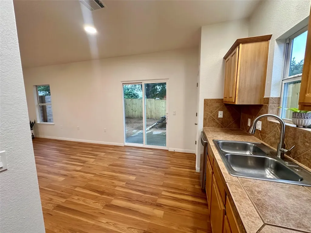 1122 Mansell Avenue Austin TX 78721