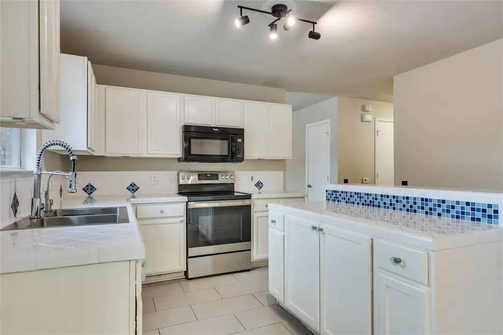 9005 Elfen Cove Austin TX 78724