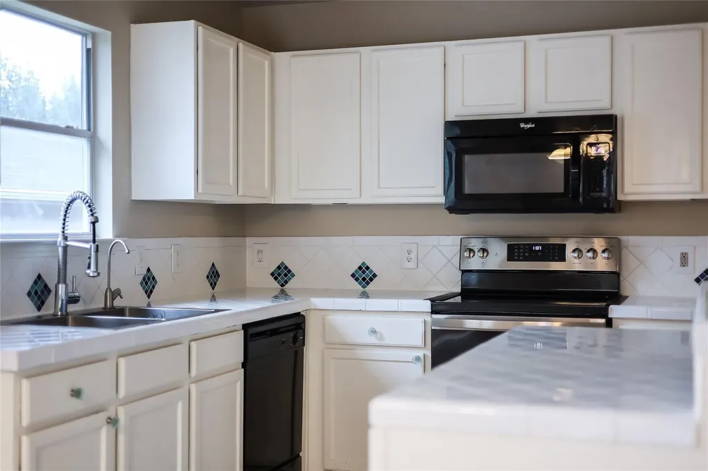 9005 Elfen Cove Austin TX 78724
