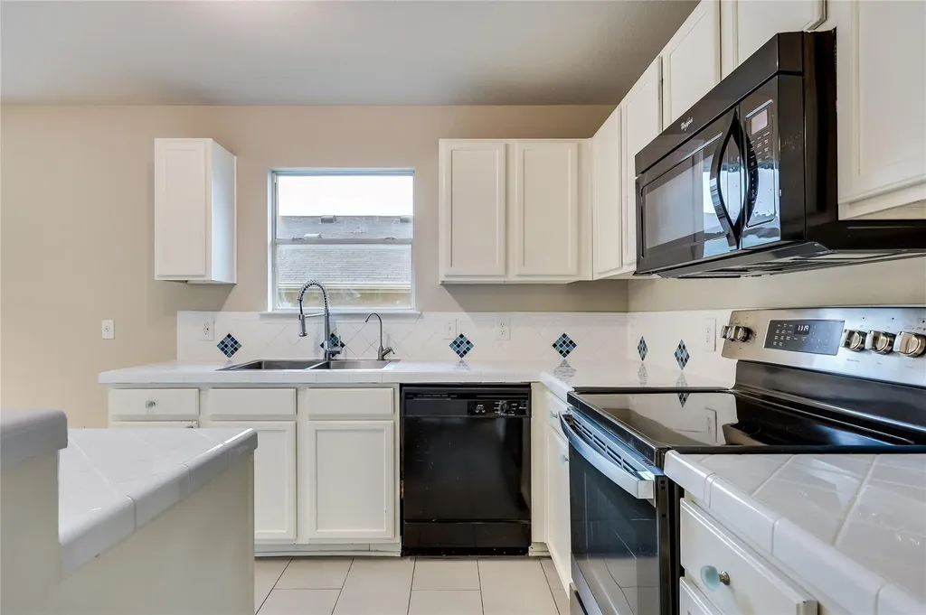 9005 Elfen Cove Austin TX 78724