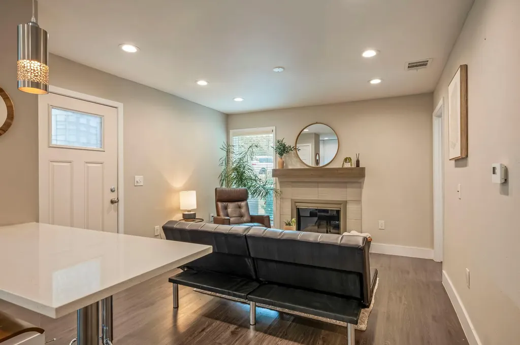 935 La Posada Drive Austin TX 78752