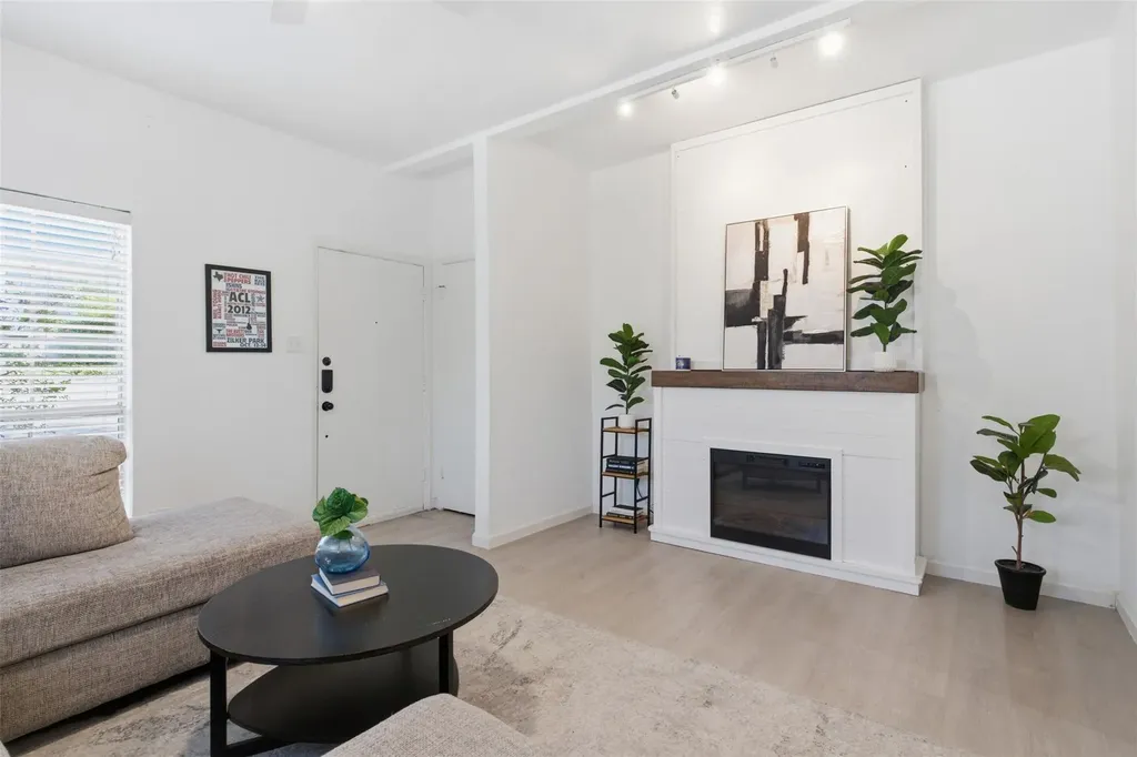 739 E Oltorf Street Austin TX 78704