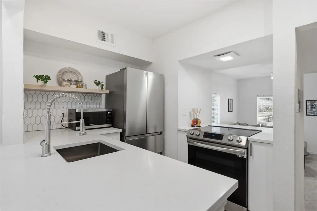 739 E Oltorf Street Austin TX 78704
