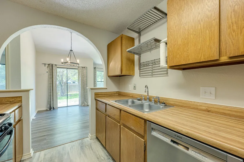 1506 Ashwood Court Round Rock TX 78664