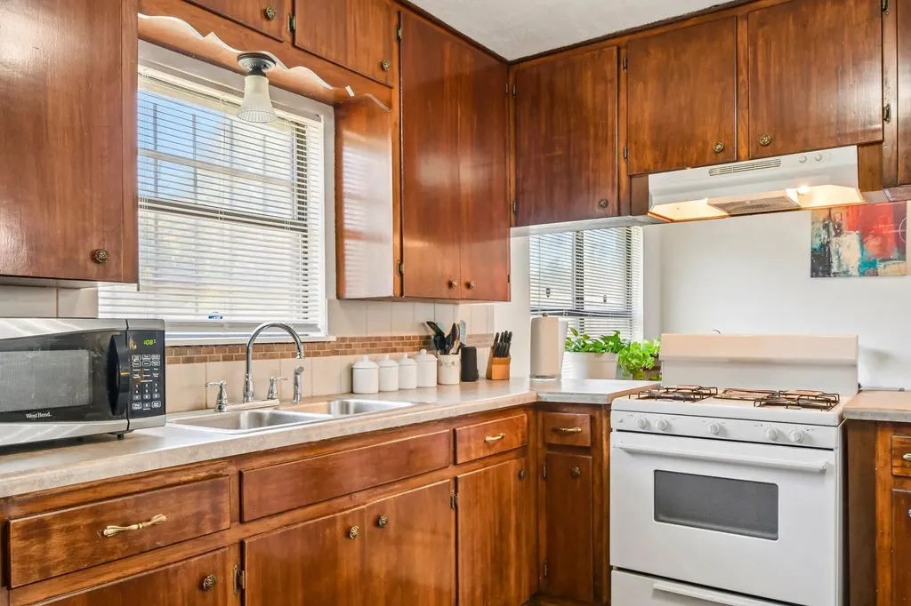 101 Brown Street Elgin TX 78621