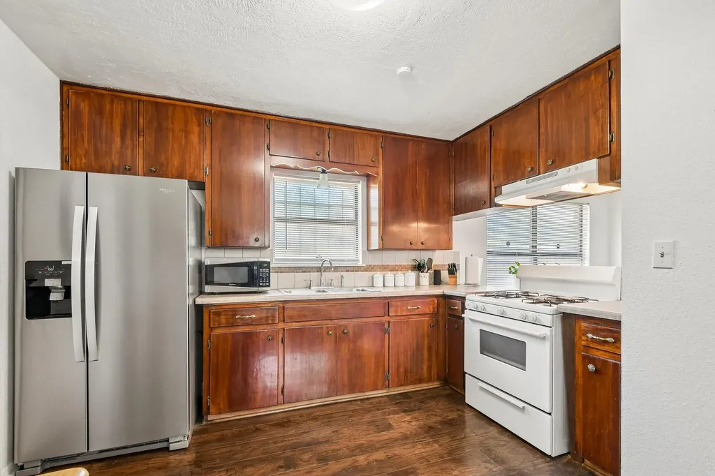 101 Brown Street Elgin TX 78621