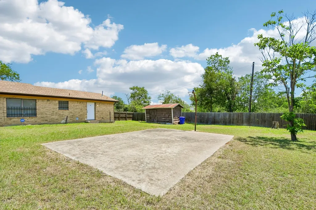 101 Brown Street Elgin TX 78621