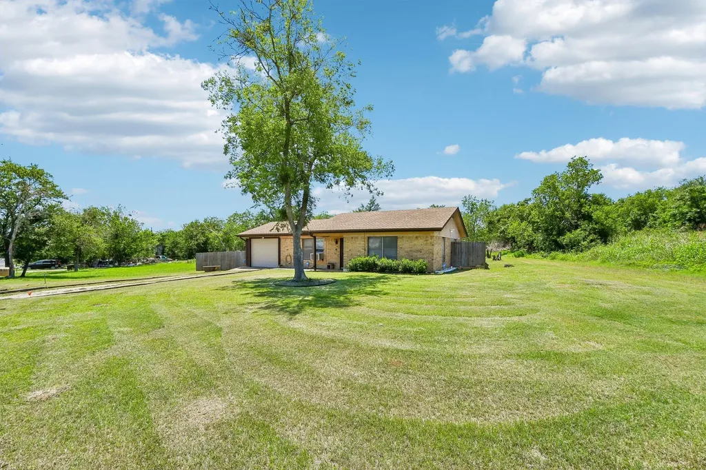 101 Brown Street Elgin TX 78621