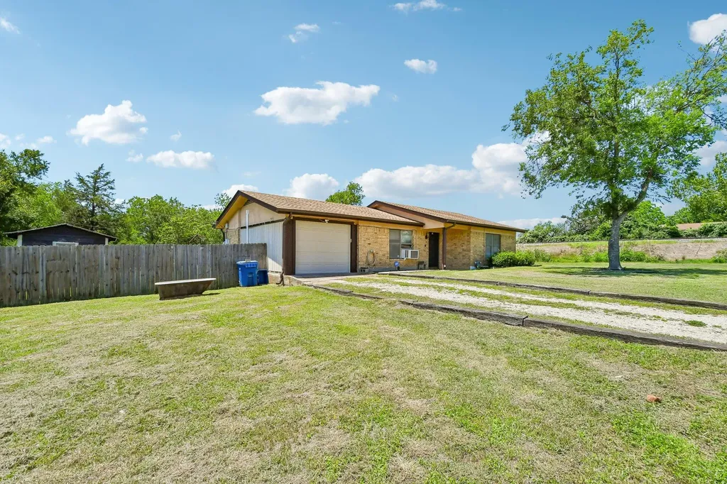 101 Brown Street Elgin TX 78621