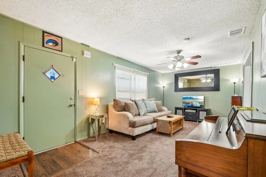 101 Brown Street Elgin TX 78621