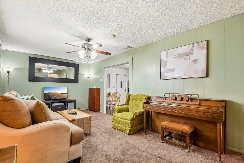 101 Brown Street Elgin TX 78621