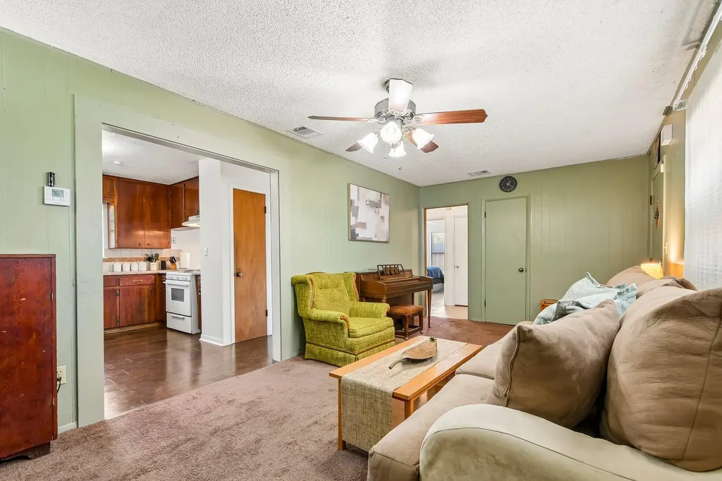 101 Brown Street Elgin TX 78621