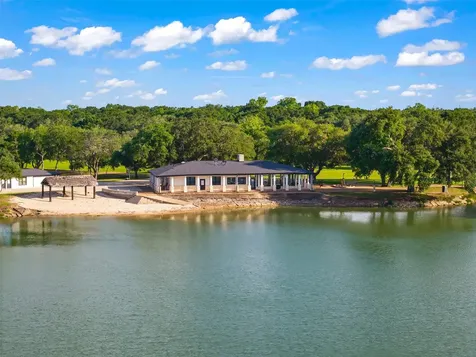 5523 Ehrman Lake Lane Wallis TX 77485
