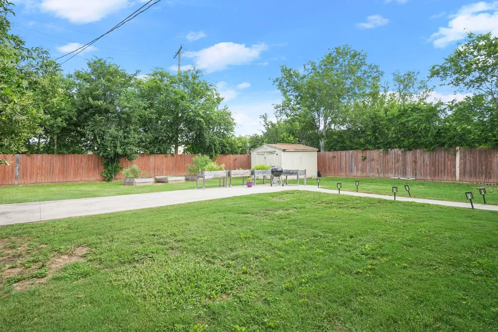 301 Old Thorndale Road Taylor TX 76574