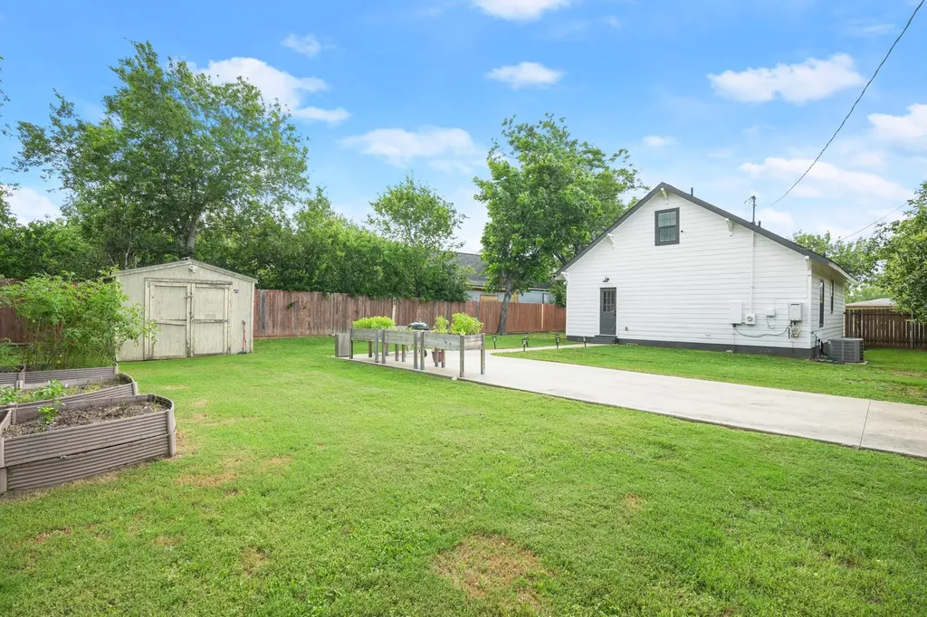 301 Old Thorndale Road Taylor TX 76574