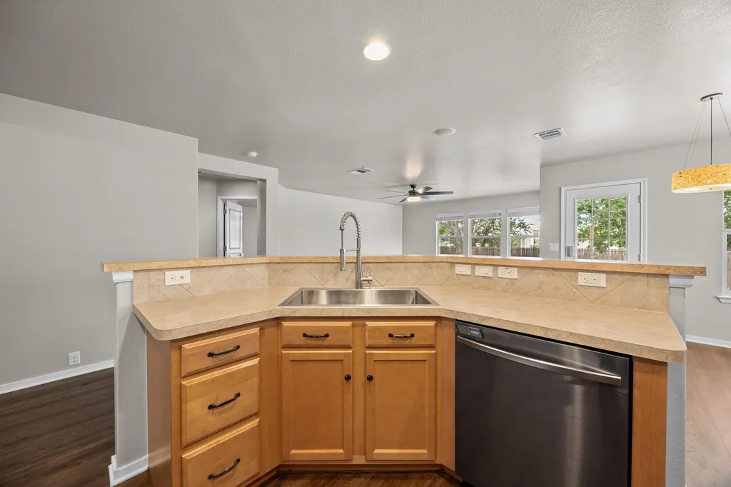 785 Kingfisher Lane Leander TX 78641
