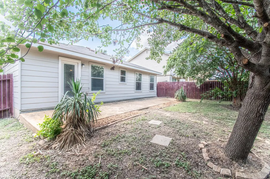 180 Onyx Lake Drive Kyle TX 78640