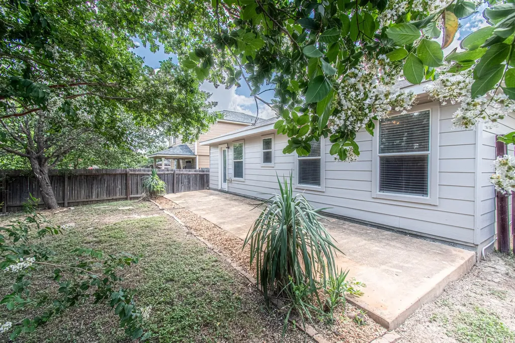 180 Onyx Lake Drive Kyle TX 78640