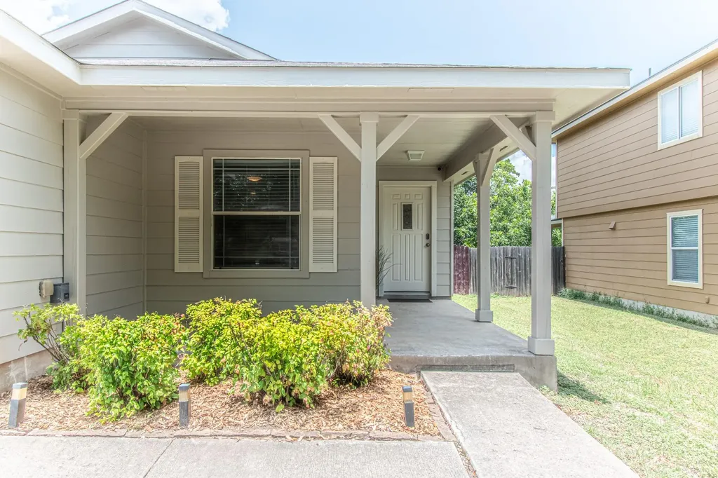 180 Onyx Lake Drive Kyle TX 78640