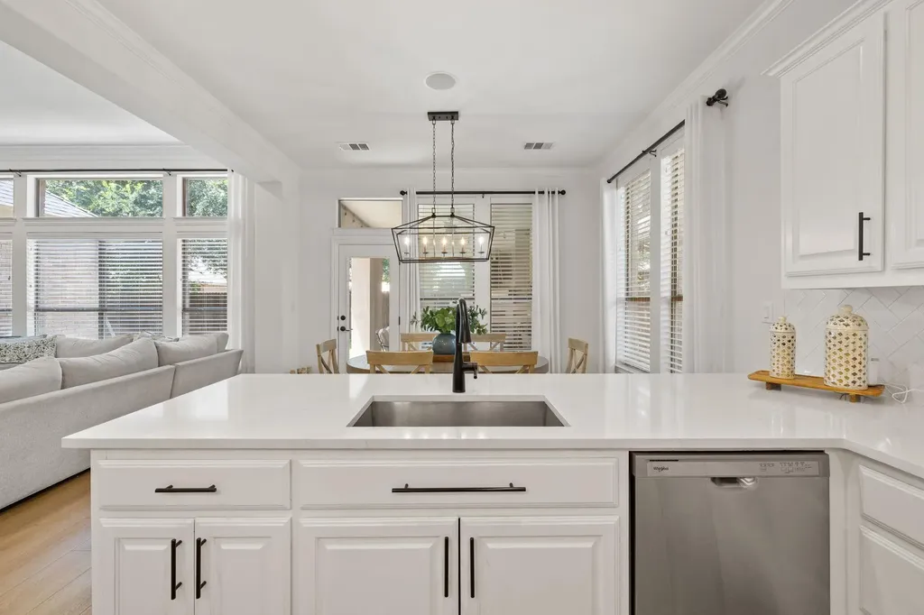 1124 Castle Path Round Rock TX 78681