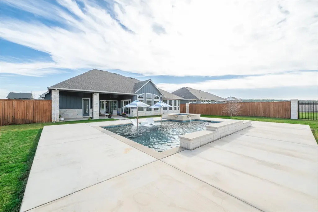 157 Mcnaughton Drive Liberty Hill TX 78642