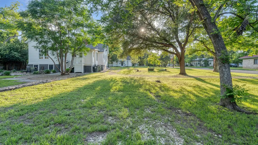 1301 & 1305 S College Street Georgetown TX 78626