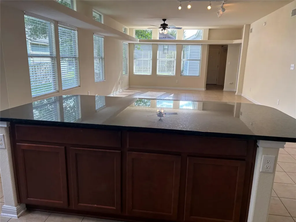 1076 Sanders Kyle TX 78640