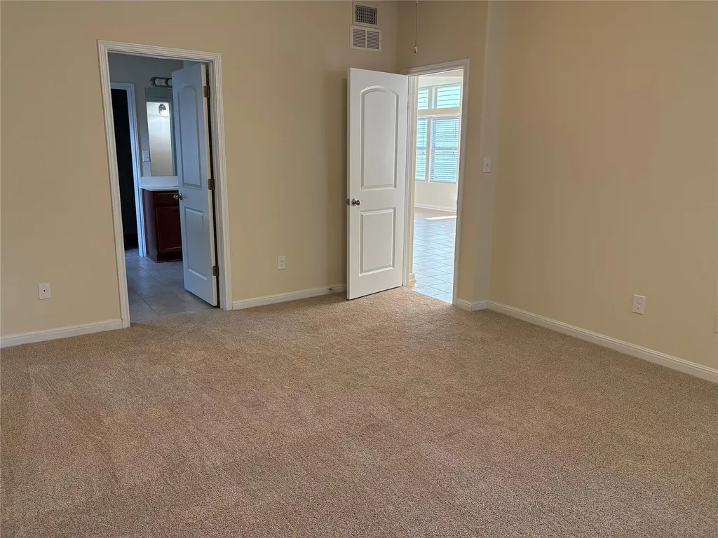 1076 Sanders Kyle TX 78640