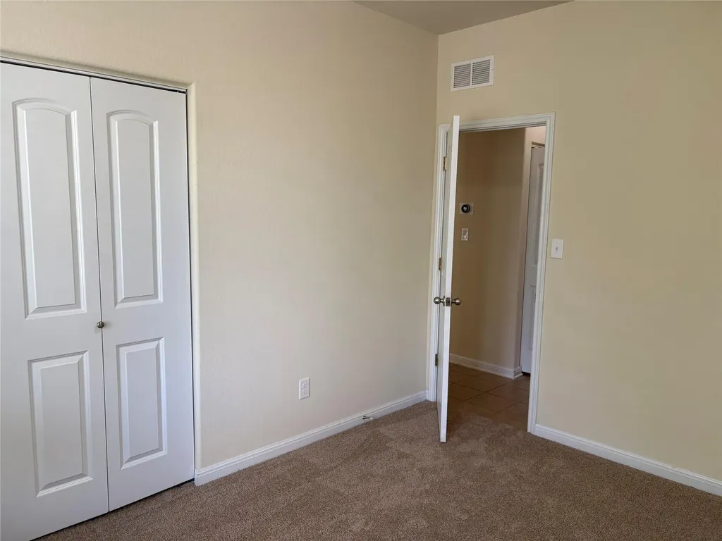 1076 Sanders Kyle TX 78640