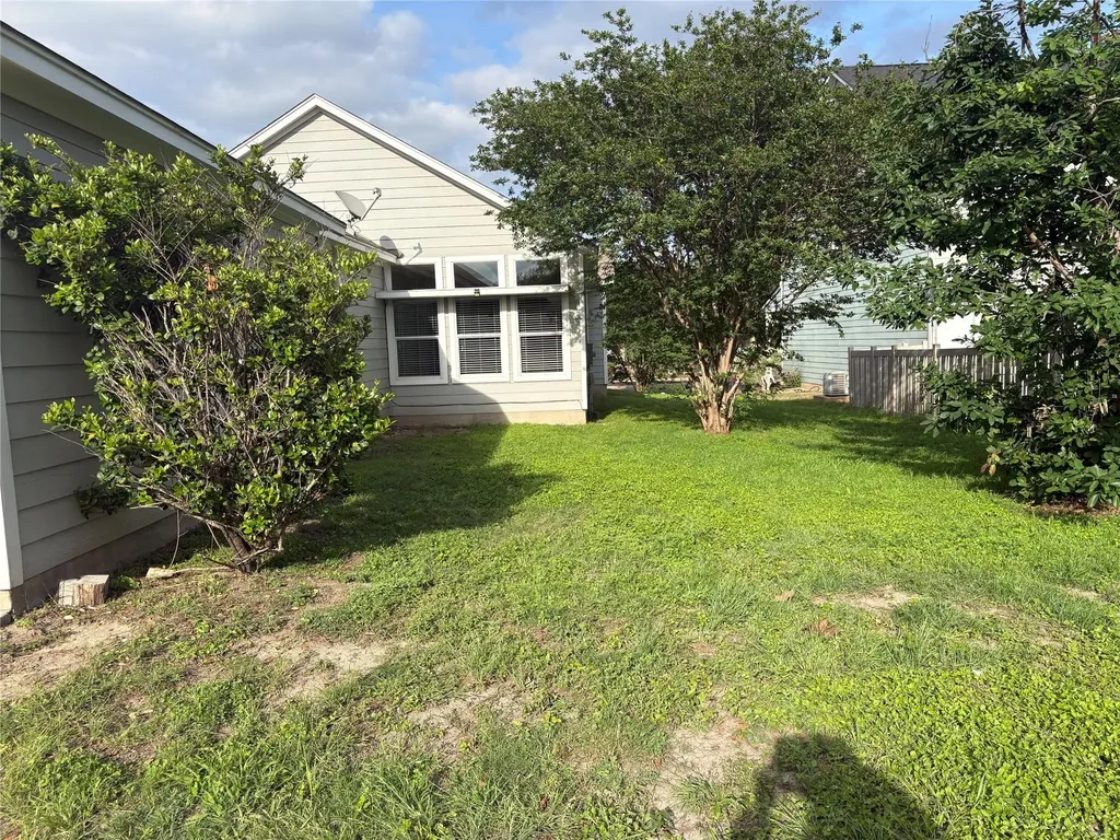 1076 Sanders Kyle TX 78640