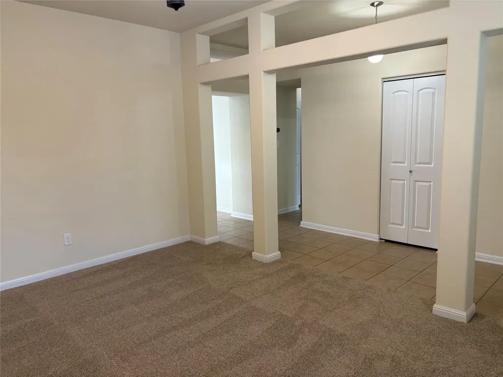 1076 Sanders Kyle TX 78640