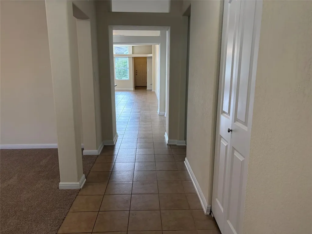 1076 Sanders Kyle TX 78640