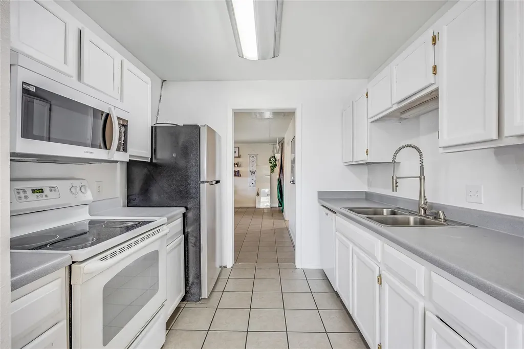 618 Bent Wood Drive Leander TX 78641
