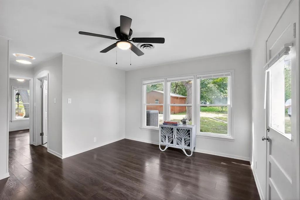 820 W Live Oak Street Lockhart TX 78644