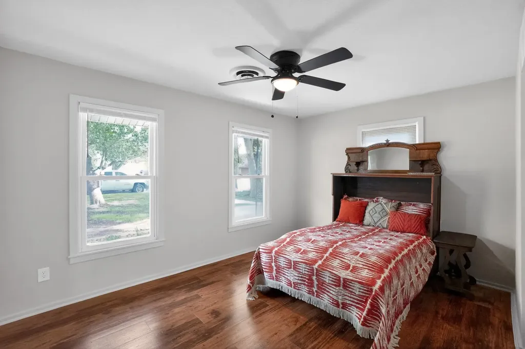 820 W Live Oak Street Lockhart TX 78644