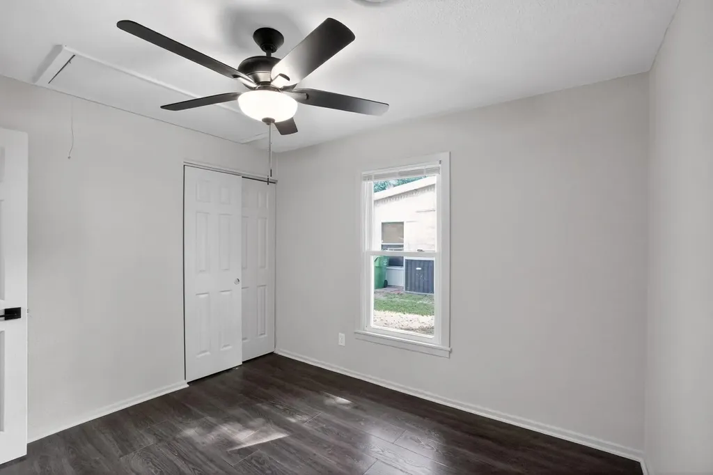 820 W Live Oak Street Lockhart TX 78644