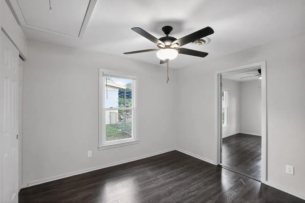 820 W Live Oak Street Lockhart TX 78644