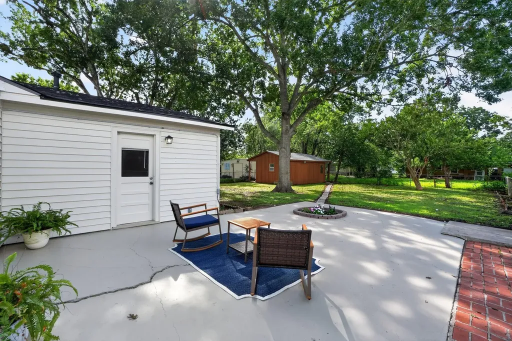 820 W Live Oak Street Lockhart TX 78644