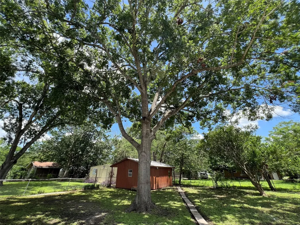820 W Live Oak Street Lockhart TX 78644