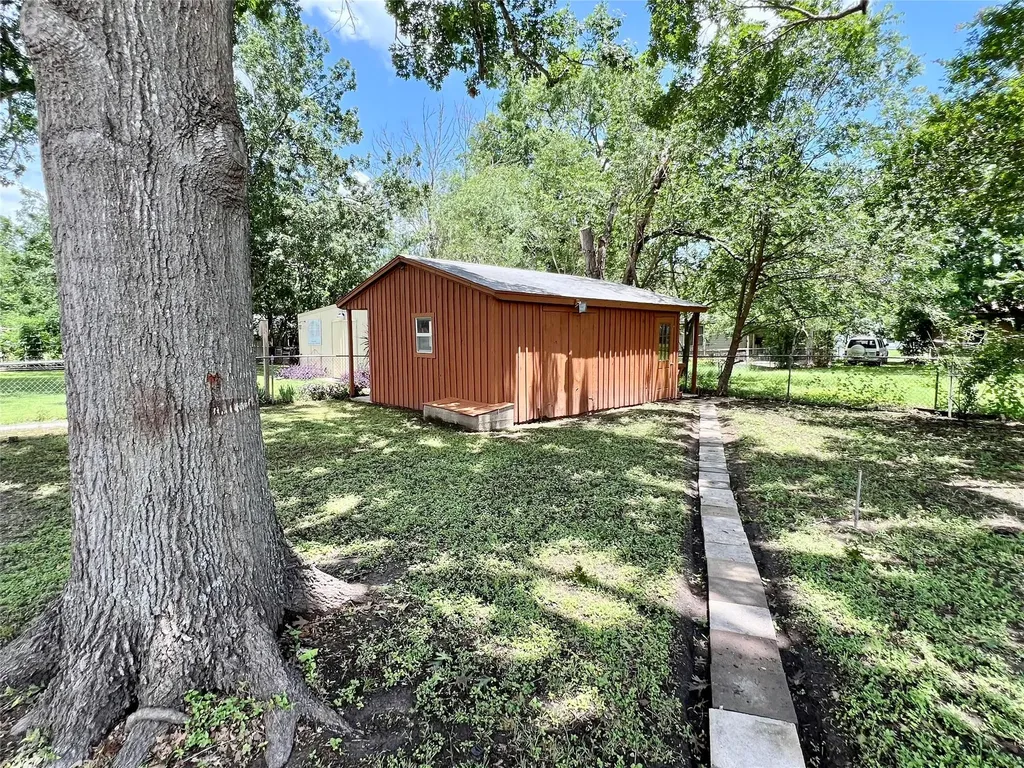 820 W Live Oak Street Lockhart TX 78644
