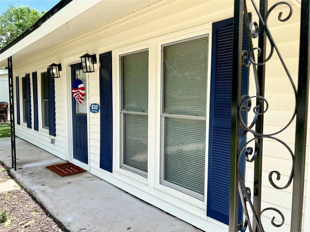 820 W Live Oak Street Lockhart TX 78644