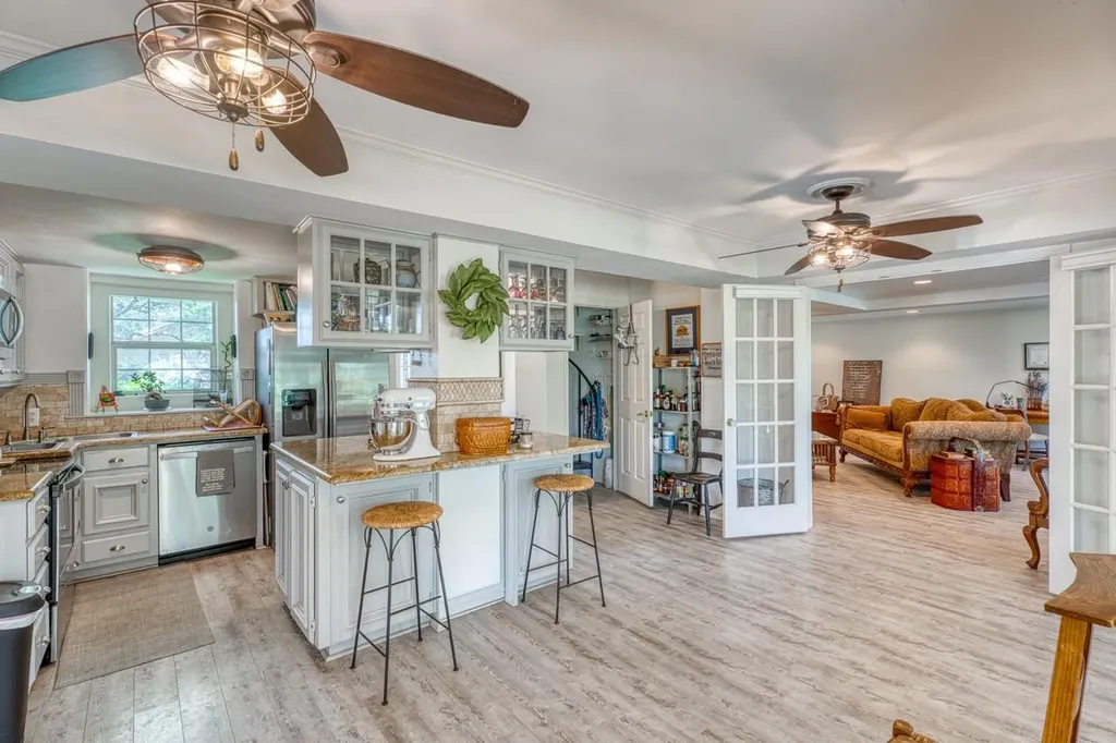 1106 N Shorewood Drive Granite Shoals TX 78654