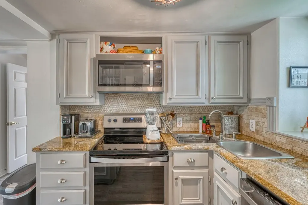 1106 N Shorewood Drive Granite Shoals TX 78654