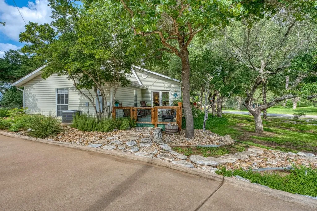 1106 N Shorewood Drive Granite Shoals TX 78654