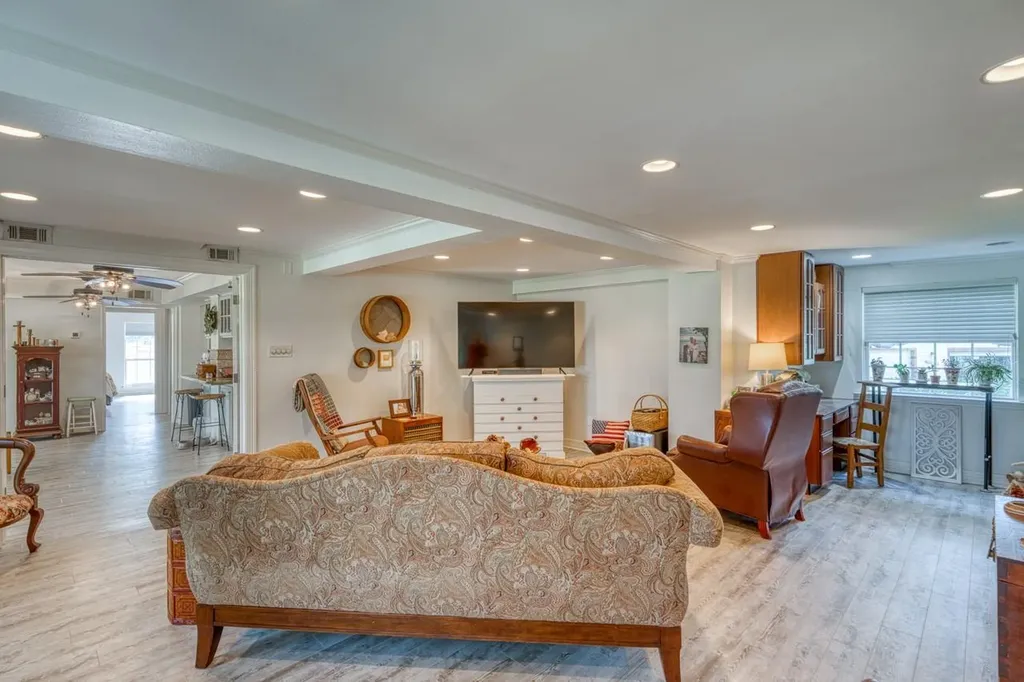 1106 N Shorewood Drive Granite Shoals TX 78654