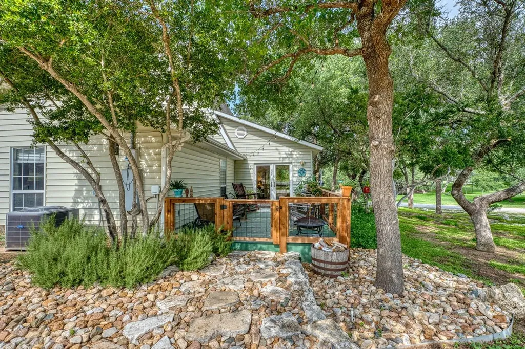 1106 N Shorewood Drive Granite Shoals TX 78654